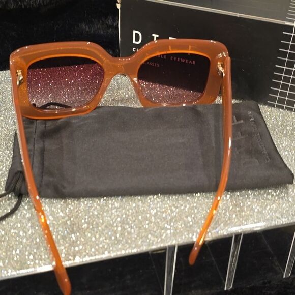 DIFF Eyewear Giada Rectangular Sunglasses- Dusty Mauve - Picture 7 of 7